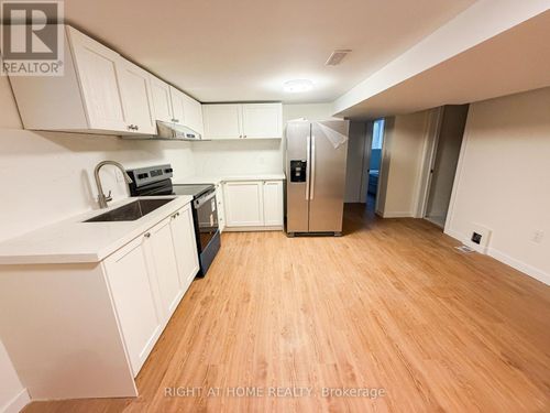 basement-300 South Kingsway, Toronto (High Park-Swansea), ON, M6S3T9 | Card Image