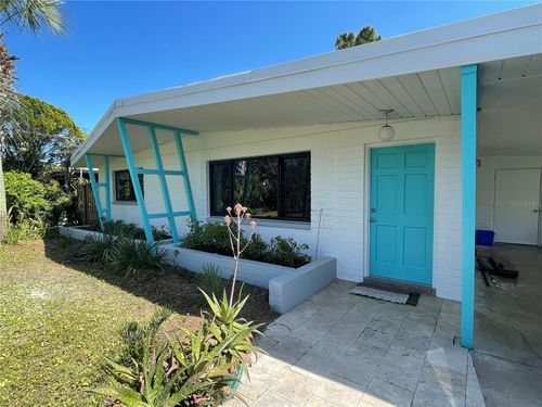 911 E 2nd Ave, New Smyrna Beach, FL, 32169-3011 | Card Image