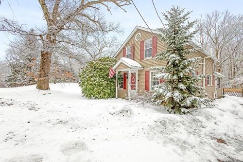 376 Douglas St, Uxbridge, MA, 01569-1111 | Card Image