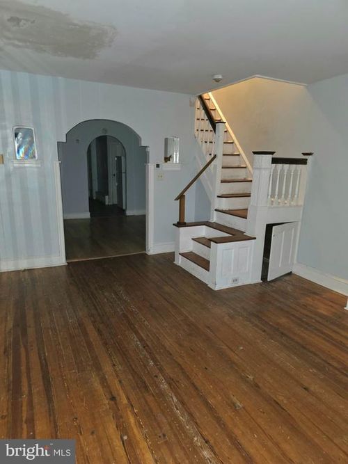 5653 Carpenter St, PHILADELPHIA, PA, 19143-2803 | Card Image