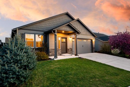 2426 Nw Hemlock Way, Redmond, OR, 97756-6962 | Card Image