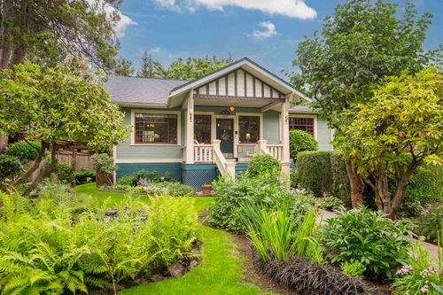 21695 River Rd, Maple Ridge, BC, V2X2B8 | Card Image