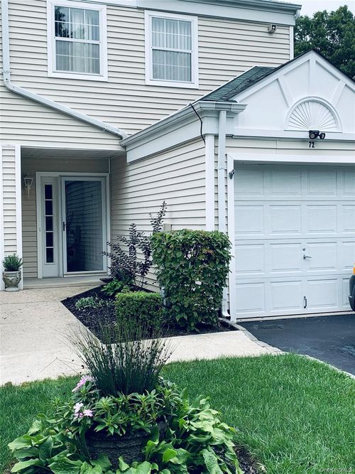 72-72 Fox Ct, Manorville, NY, 11949-2613 | Card Image
