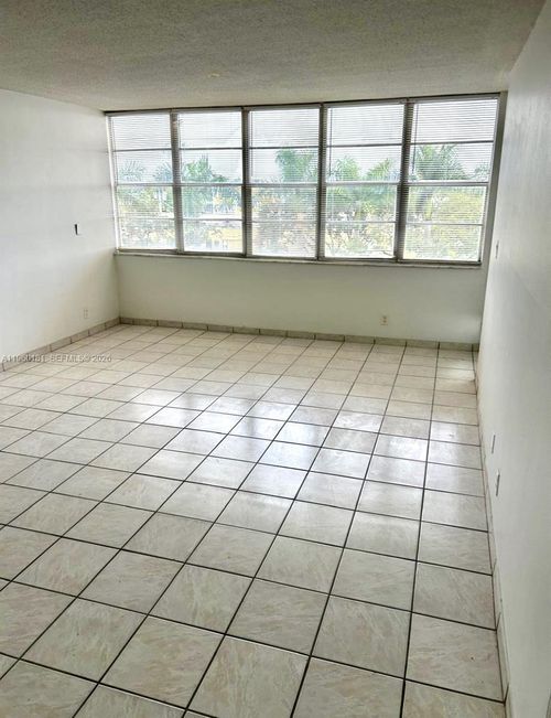 apt-402-2025 Ne 164th St, North Miami Beach, FL, 33162-4156 | Card Image