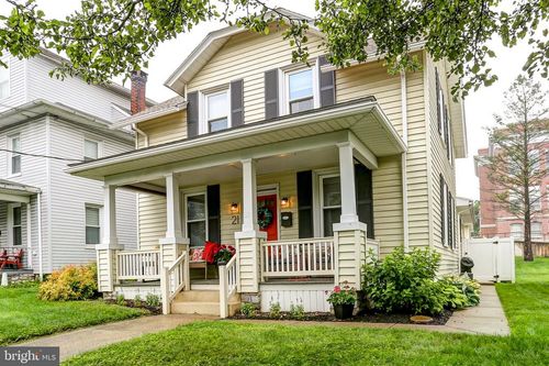 21 E Areba Ave, HERSHEY, PA, 17033-1402 | Card Image