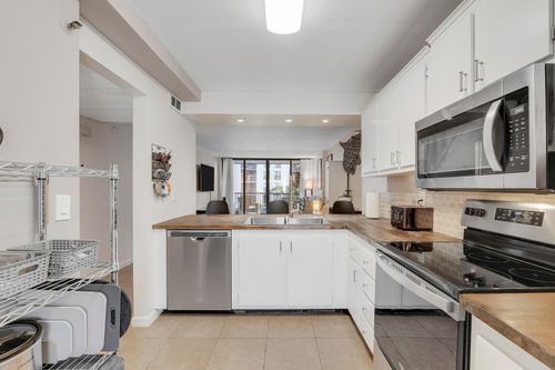204-20 Royal Palm Way, Boca Raton, FL, 33432-7878 | Card Image