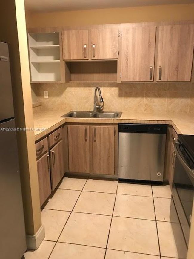 APT-429 - 6960 Nw 186 Th St, Condo with 1 bedrooms, 1 bathrooms and null parking in Hialeah FL | Image 5