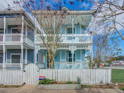 3304 Avenue Q, Galveston, TX, 77550-7558 | Card Image