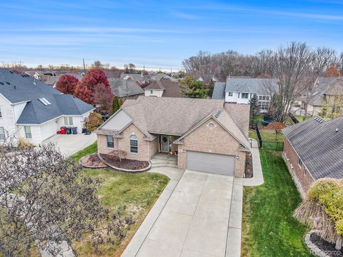 38846 Hampton Ct, Harrison Twp, MI, 48045-2268 | Card Image