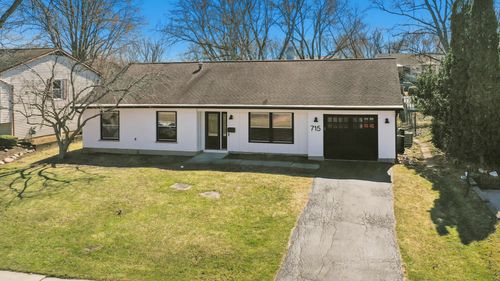 715 Surryse Rd, Lake Zurich, IL, 60047-2653 | Card Image
