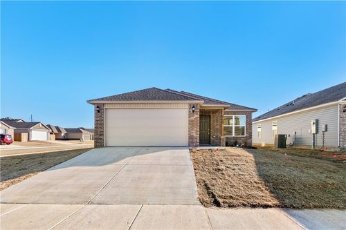 846 E Sparrow Cir, Fayetteville, AR, 72701-3194 | Card Image