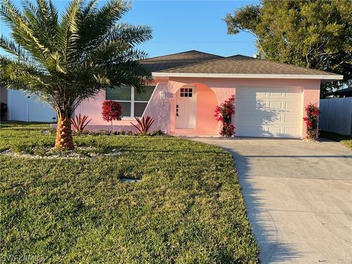 673 107th Ave N, NAPLES, FL, 34108-1856 | Card Image