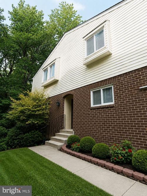 1948 Valley Terrace Se, WASHINGTON, DC, 20032 | Card Image
