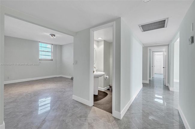 APT-624 - 90 Edgewater Dr, Condo with 2 bedrooms, 3 bathrooms and null parking in Coral Gables FL | Image 13