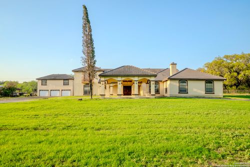 5421 Lockhill Rd, San Antonio, TX, 78240-1615 | Card Image