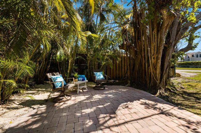 Secluded tropical oasis in the fenced backyard. | Image 20
