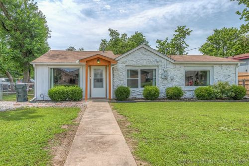 705 Center St, Collinsville, OK, 74021-3206 | Card Image