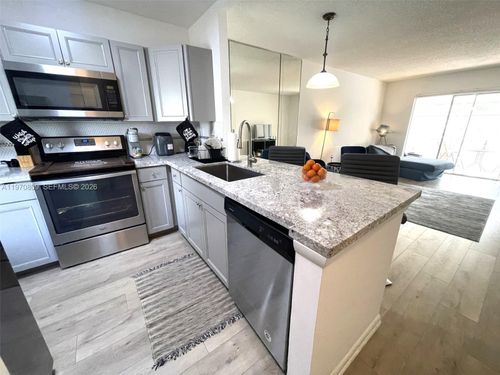 apt-611-5102 36th St, Lauderdale Lakes, FL, 33319-6512 | Card Image