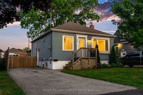 207 E 33rd St, Hamilton, ON, L8V3T7 | Card Image