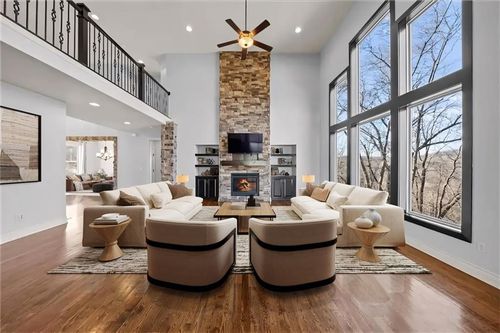 6281 N Whitetail Way, Parkville, MO, 64152-8743 | Card Image