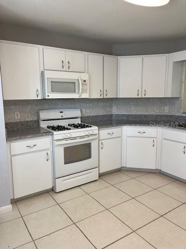 9711 Sw 97 Th Pl, House other with 2 bedrooms, 2 bathrooms and null parking in Ocala FL | Image 6