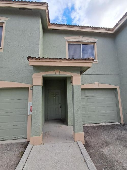 102-280 Crestwood Cir, Royal Palm Beach, FL, 33411-4967 | Card Image