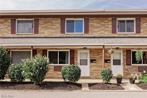 1574 Lee Terrace Dr, Wickliffe, OH, 44092-1604 | Card Image