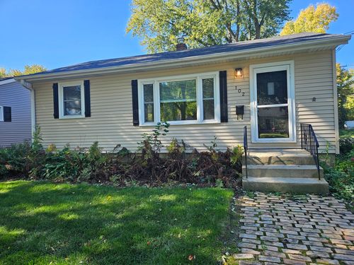 102 Kansas St, Geneva, IL, 60134-2818 | Card Image