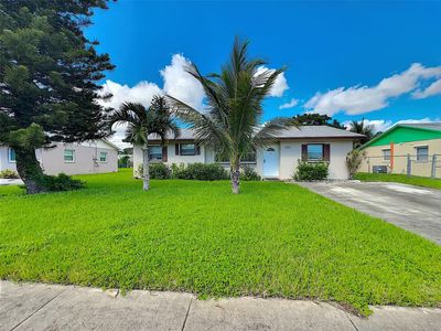 2131 Ne 1 St Way, House other with 3 bedrooms, 2 bathrooms and null parking in Boynton Beach FL | Image 3