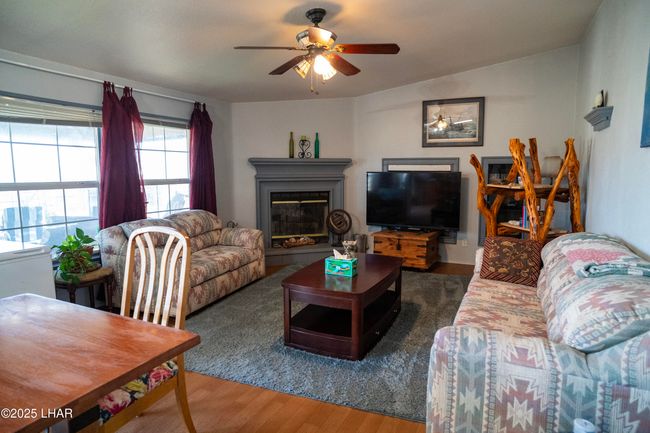 Rear family room / Fireplace | Image 14