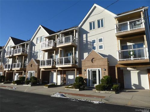 3-81 Pacific Blvd, Long Beach, NY, 11561-4752 | Card Image