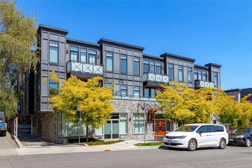 204-2580 Penrhyn St, Saanich, BC, V8N1G3 | Card Image