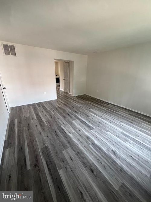 9259 Byrd Dr, MANASSAS, VA, 20110-5918 | Card Image