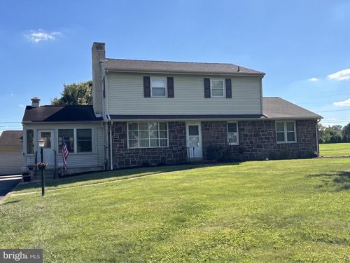 27 Oak Ln, ROYERSFORD, PA, 19468-1213 | Card Image