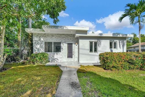 7902 Sw 67th Ave, South Miami, FL, 33143-4517 | Card Image