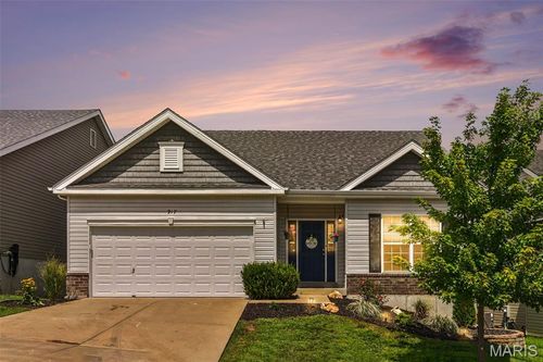 917 Meramec Grove Dr, Ballwin, MO, 63021-3323 | Card Image