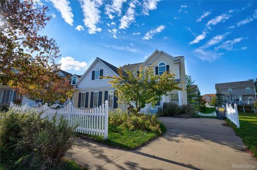 88 Champlain Blvd, Howell, MI, 48843-6804 | Card Image