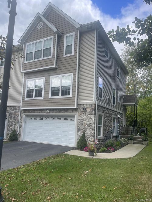 2 Seeley Bull St, Monroe, NY, 10950-4185 | Card Image