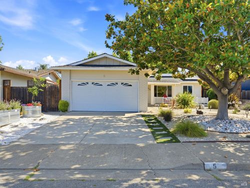 5 Eastside Circle, Petaluma, CA, 94954 | Card Image