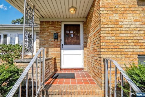 541 Hilltop Ter, Cliffside Park, NJ, 07010-2907 | Card Image