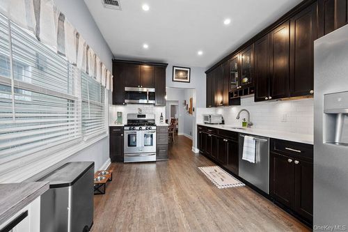 3665 Ionia St, Seaford, NY, 11783-3022 | Card Image