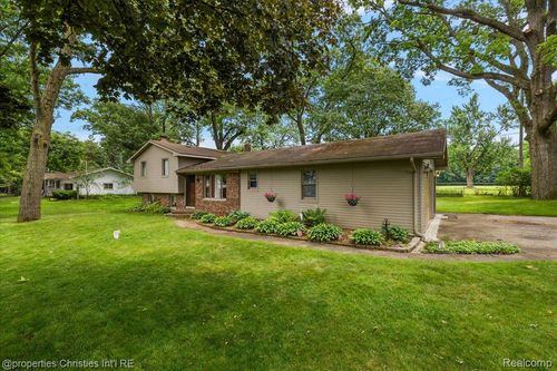 7871 Sunset St, West Bloomfield, MI, 48323-1289 | Card Image