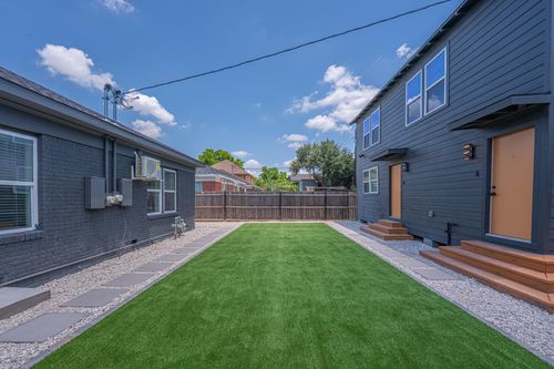 e-4202 Clay Street, Houston, TX, 77023 | Card Image