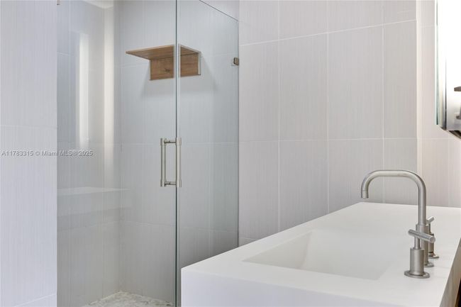 1802 - 3101 Bayshore Dr, Condo with 2 bedrooms, 2 bathrooms and null parking in Fort Lauderdale FL | Image 21