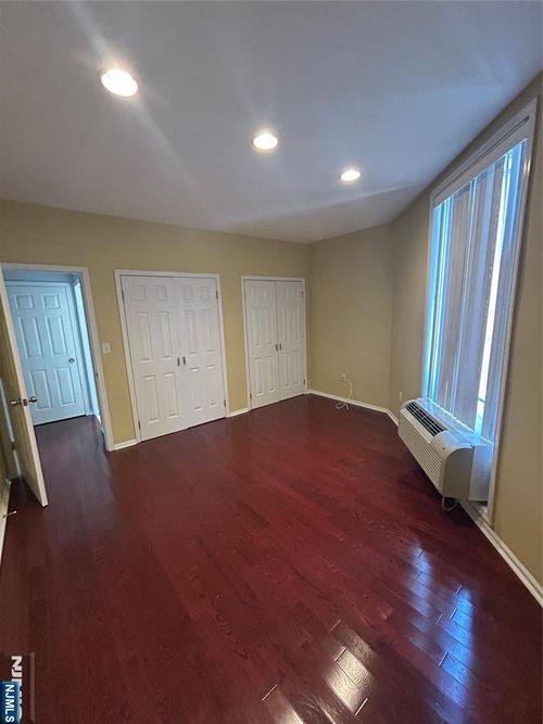50 Pine, Montclair, NJ, 07042 | Card Image