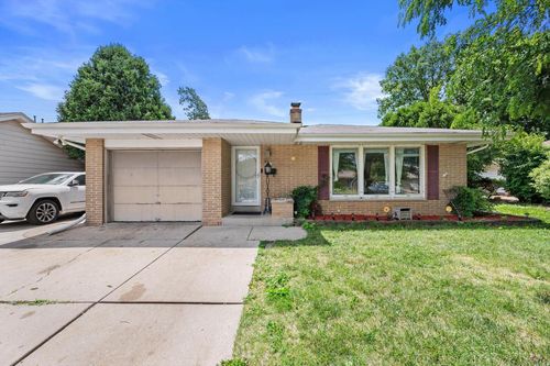 4501 W Tesch Avenue, Greenfield, WI, 53220 | Card Image
