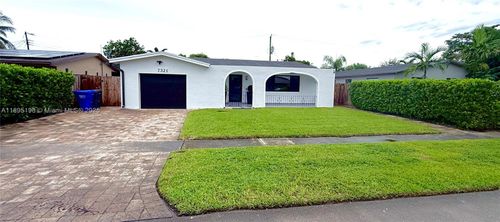 7321 Allen Dr, Hollywood, FL, 33024-7165 | Card Image