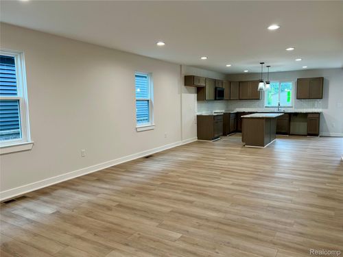 19150 Voiland St, Roseville, MI, 48066-6920 | Card Image