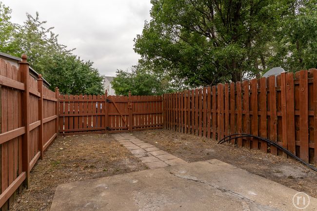 130 S Hale Ave, Townhouse with 2 bedrooms, 2 bathrooms and 2 parking in Bartlett IL | Image 9