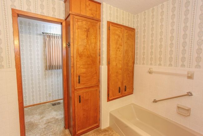 2201 E 25 Th St, House other with 3 bedrooms, 3 bathrooms and 2 parking in Big Spring TX | Image 19